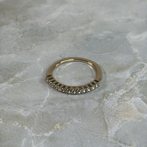 Elegant Gold and Brilliants Women's Ring - Picture 1 of 4